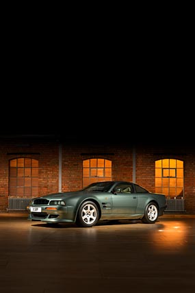 1993 Aston Martin V8 Vantage V550 phone wallpaper thumbnail.