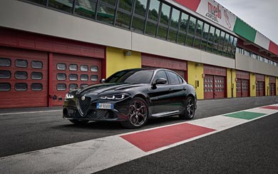 2024 Alfa Romeo Giulia Quadrifoglio Super Sport wallpaper thumbnail.