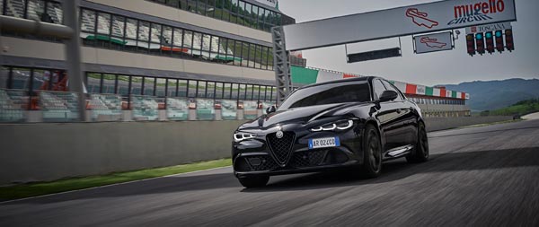 2024 Alfa Romeo Giulia Quadrifoglio Super Sport super ultrawide wallpaper thumbnail.