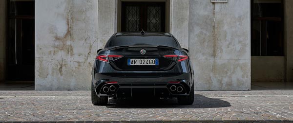 2024 Alfa Romeo Giulia Quadrifoglio Super Sport super ultrawide wallpaper thumbnail.
