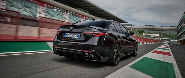 2024 Alfa Romeo Giulia Quadrifoglio Super Sport super ultrawide wallpaper thumbnail.
