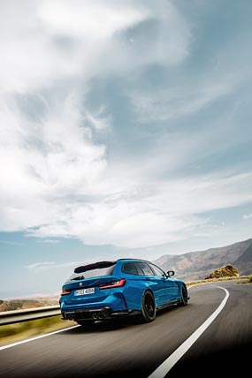 2025 BMW M3 CS Touring phone wallpaper thumbnail.