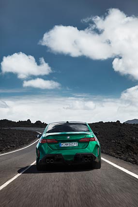 2025 BMW M5 phone wallpaper thumbnail.
