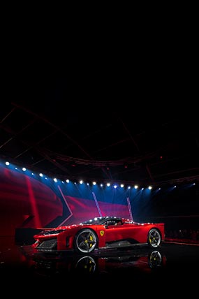 2025 Ferrari F80 phone wallpaper thumbnail.