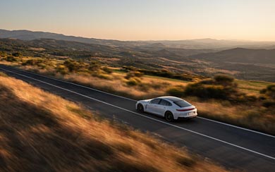 2025 Porsche Panamera Turbo S E-Hybrid wallpaper thumbnail.