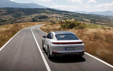 2025 Porsche Panamera Turbo S E-Hybrid wallpaper thumbnail.