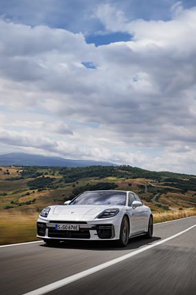 2025 Porsche Panamera Turbo S E-Hybrid phone wallpaper thumbnail.