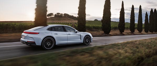 2025 Porsche Panamera Turbo S E-Hybrid super ultrawide wallpaper thumbnail.